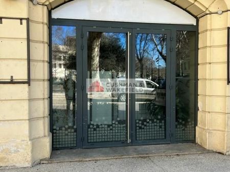 local commercial 113 m²