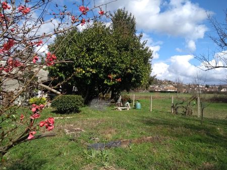 jardin et batiment de stockage situé sur la commune de ruy