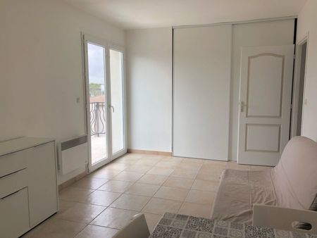 f2 meuble 38m2 + parking fac hoche