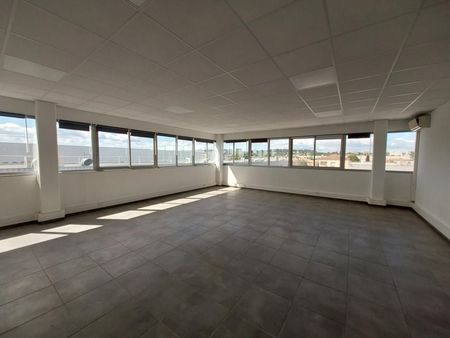 bureau 443 m²