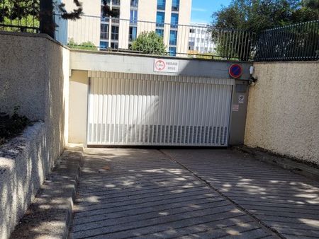 place de parking sous terrain