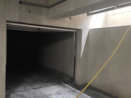 garage / box 19 m² lorette dans résidence sérurisée avec electricité