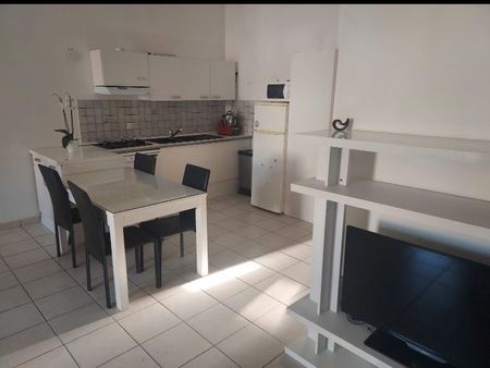 appartement 65m2+terrasse et jardinet 105000