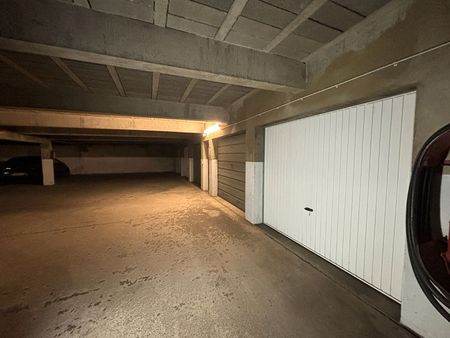 parking/box 17 m² tours