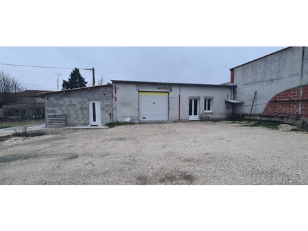 entrepôt de stockage de 130 m2 avec appartement t2 de 50 m2