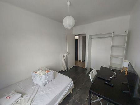 a louer - chambre meublee a l'annee- 9.13 m² - vannes