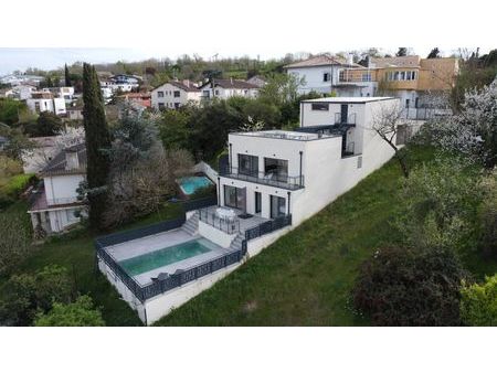 villa 5 pièces 184 m²