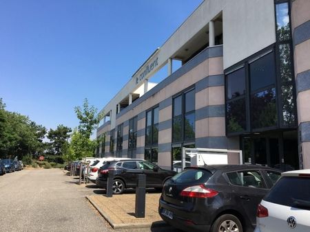 bureau 568 m²