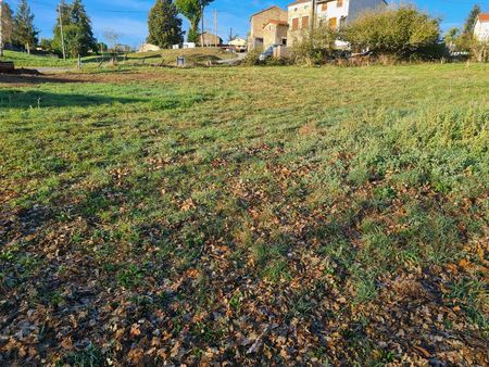 terrain constructible viabilisé de 842 m2 proche du centre de monistrol