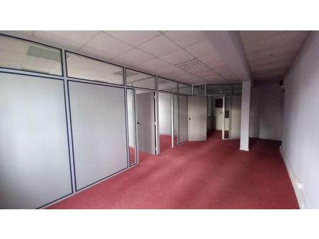 bureau 102 m²