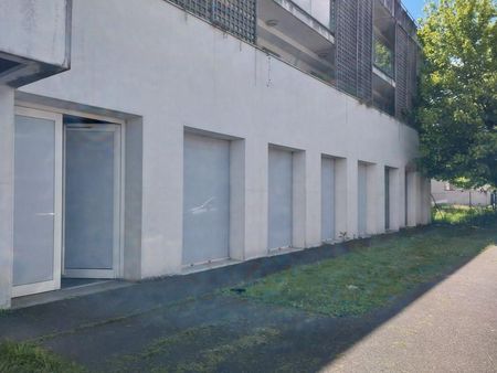 local commercial 64 m²