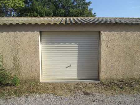 garage box fermé 24 m2