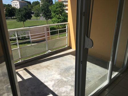 appartement t3 63m2 dans résidences avec piscine  pkg privé et balcon