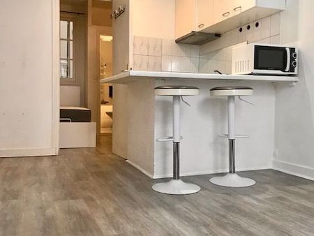 deux-pièces  bon état  28m²  983euros