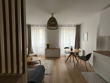paris 11e - location très bel appartement meublé 30m2 refait par un architecte