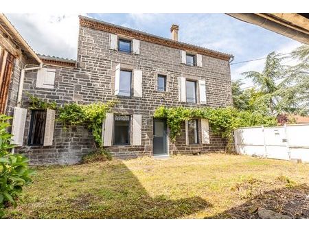 ennezat  63720  maison en pierre  3 chambres  dépendances  cour  660 m² de terrain 271700 