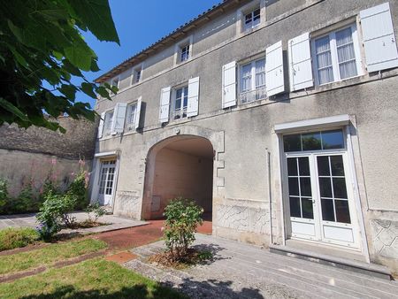 maison de maître  centre de sauzé-vaussais