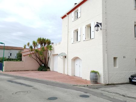 grande maison de village avec piscine à l'étage