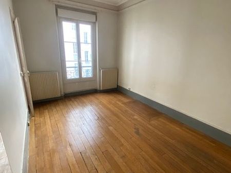 appartement à vendre grand 2 pièces dans le xiv ème