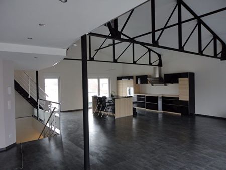 loft/atelier/surface 5 pièces 210 m²
