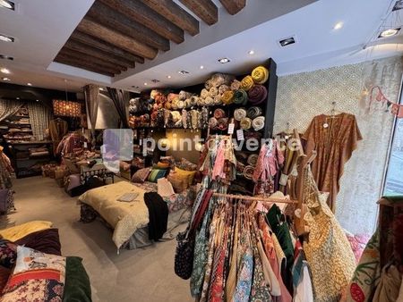 commerce habillement/textile 38 m²