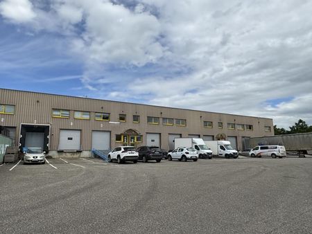 local industriel 1 014 m²