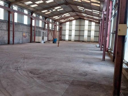 entrepot industriel stockage 690 m2