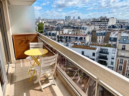 beau studio meublé  vue panoramique sur paris