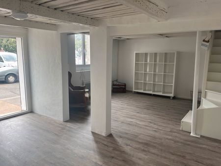 local commercial de 40m2 avec appartement t1 en mezzanine