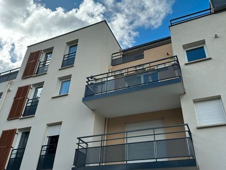 dourdan centre-ville à pieds - t3 de 63 m2 - balcon