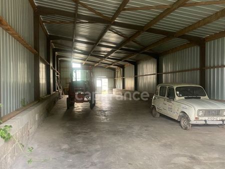 local industriel 300 m²