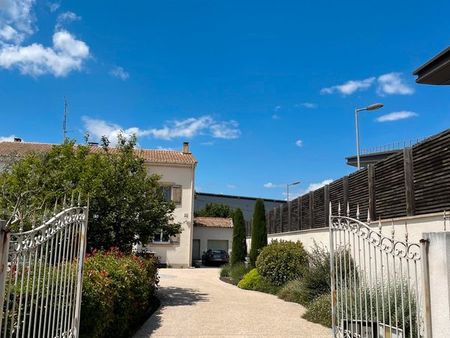 jolie propriété arborée avec piscine