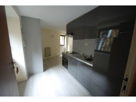 joli studio de 18 m²  9  rue jauvion à limoges  dans une demeure de caractère - 300 hors c