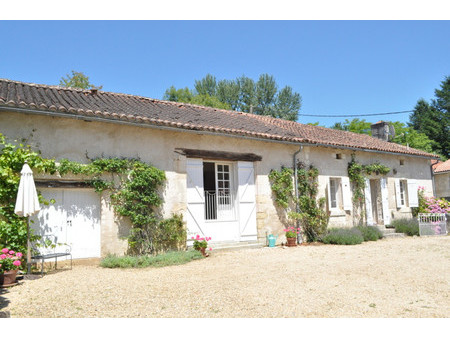 charmante bergerie indépendante en pierre dans un hameau ravissant à 5 minutes de brantôme