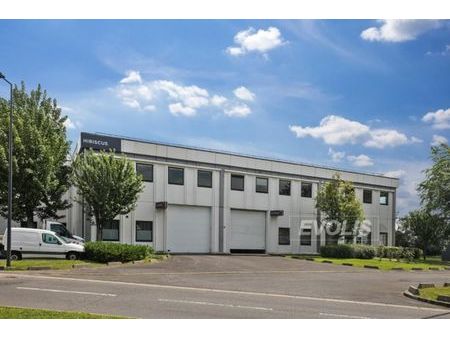 bureaux 1 610 m²