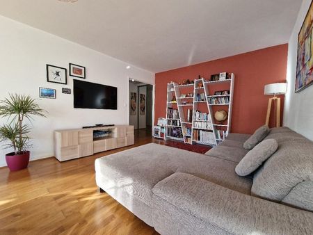 lumineux et spacieux appartement de 77m² avec terrasse  cave et parking