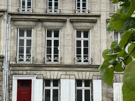 angouleme centre maison typique des remparts avec cour