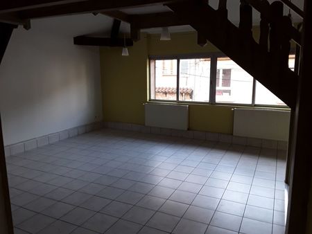 appartement à louer dans une maison de village