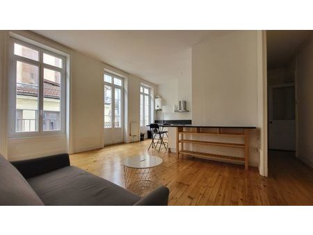 t3 meublé de 61 m² – rue saint jean