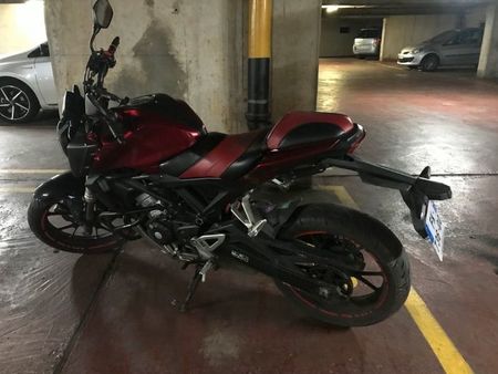 parking 2 roues moto scooter métro crimée 127 av de flandre  à côté du magasin action