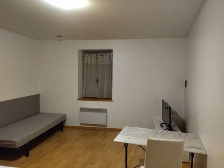 location studio meuble cv toutes charges comprises