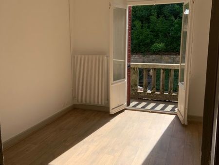 grand appartement t3 bis côté cour avec balcon