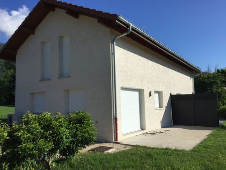 maison mitoyenne. t3 de 76m2