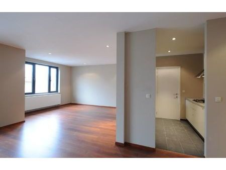 stylish 2 bedroom penthouse with parking and balcony