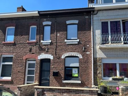 bonne maison 2 façades avec terrasse et jardin