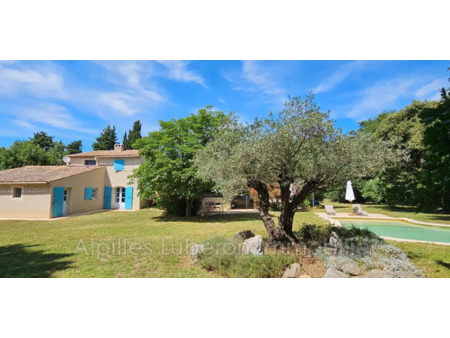 maison avec piscine et terrasse eygalières (13)