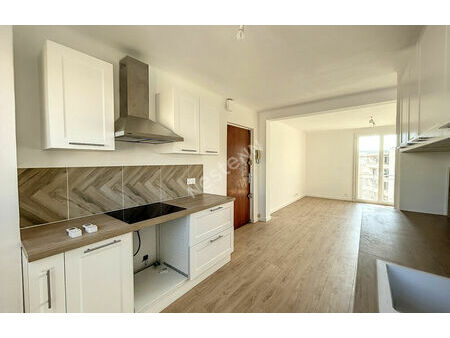 location appartement 3 pièces 55 m² toulon (83200)