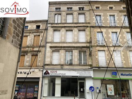 21 840 euros de rapport annuel brut pour cet immeuble : local commercial + 5 appartements