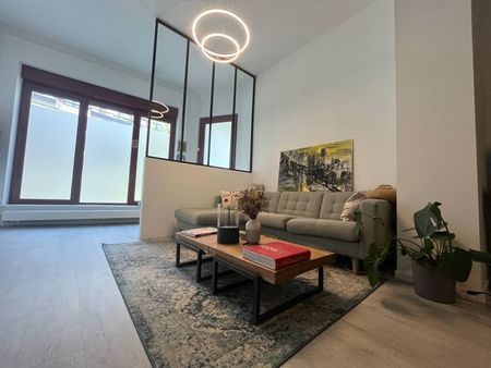 etterbeek : duplex (entree privative) 1 chambre + terrasse