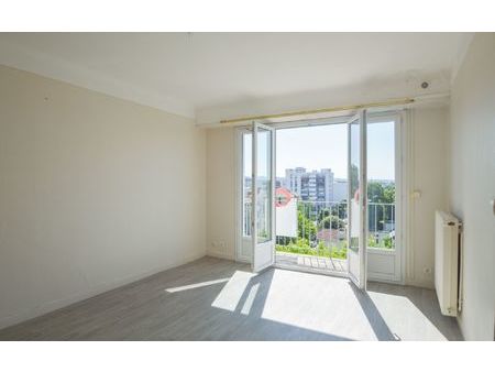 location appartement  m² t-3 à billère  690 €